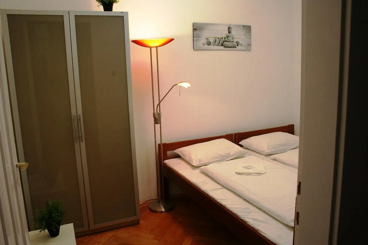 Хостел Walking Bed Budapest Lonyay