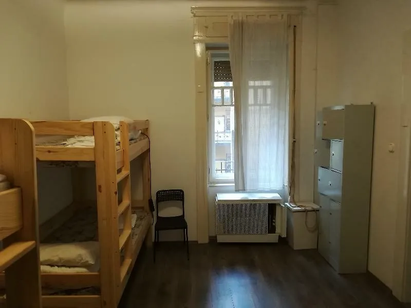 Walking Bed Budapest Lonyay Pansiyon Hostel